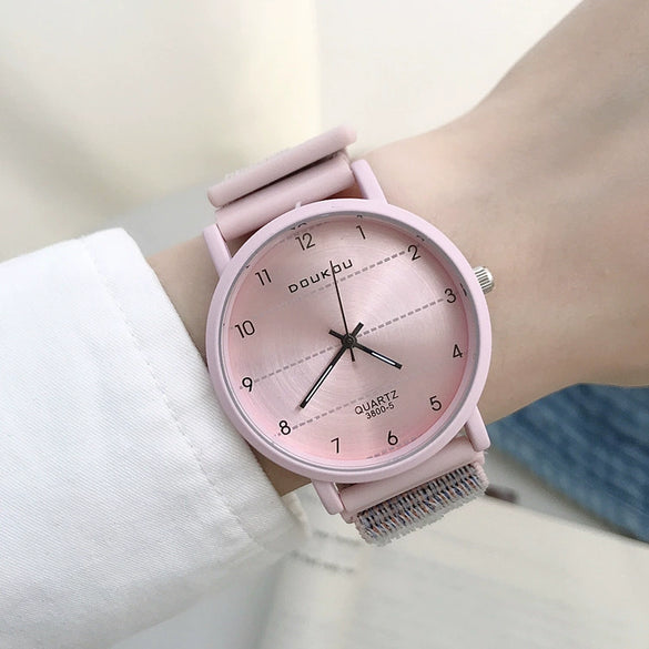 Casual Alloy Case Round Dial Pointer Watch With Pin Buckle For Women And Men
