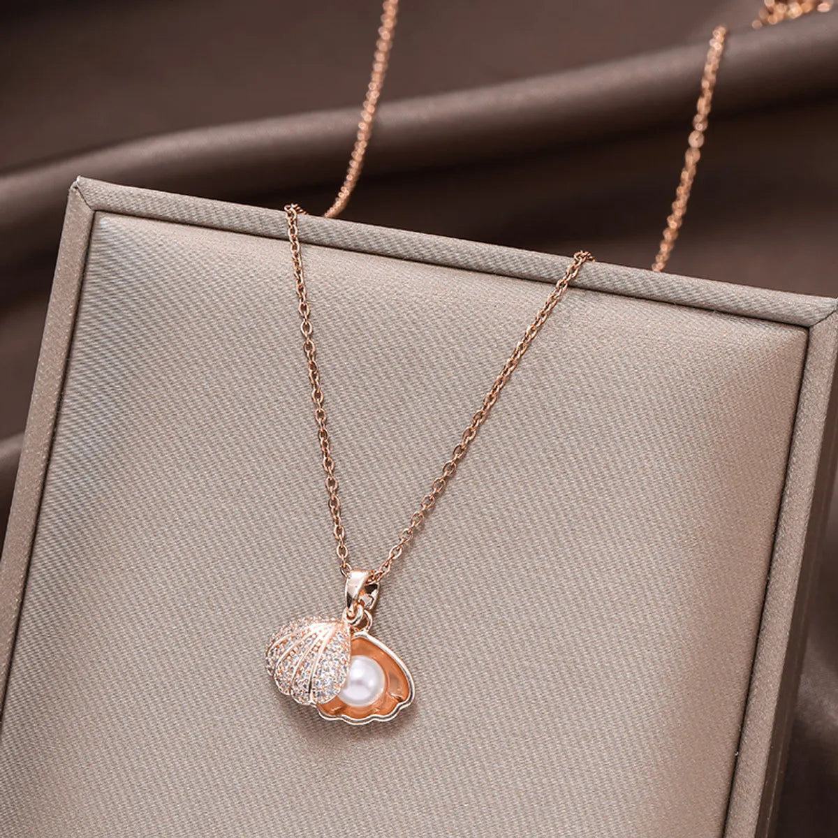 Wholesale Jewelry Casual Beach Shell 304 Stainless Steel Copper Artificial Pearls Zircon K Gold Plated Plating Inlay Pendant Necklace