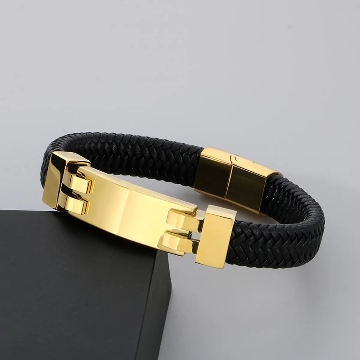 Casual Business Geometric 304 Stainless Steel Leather 18K Gold Plated Men'S Bangle