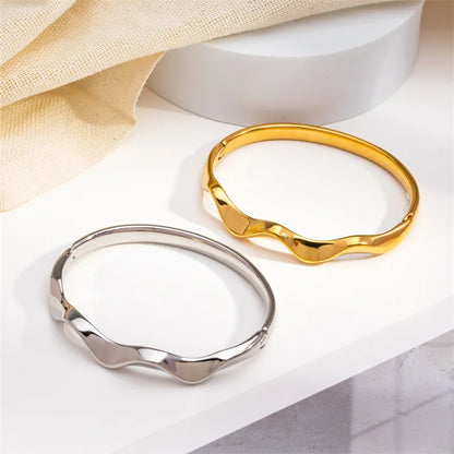 Casual Classic Style Geometric Solid Color 304 Stainless Steel 18K Gold Plated Bangle In Bulk