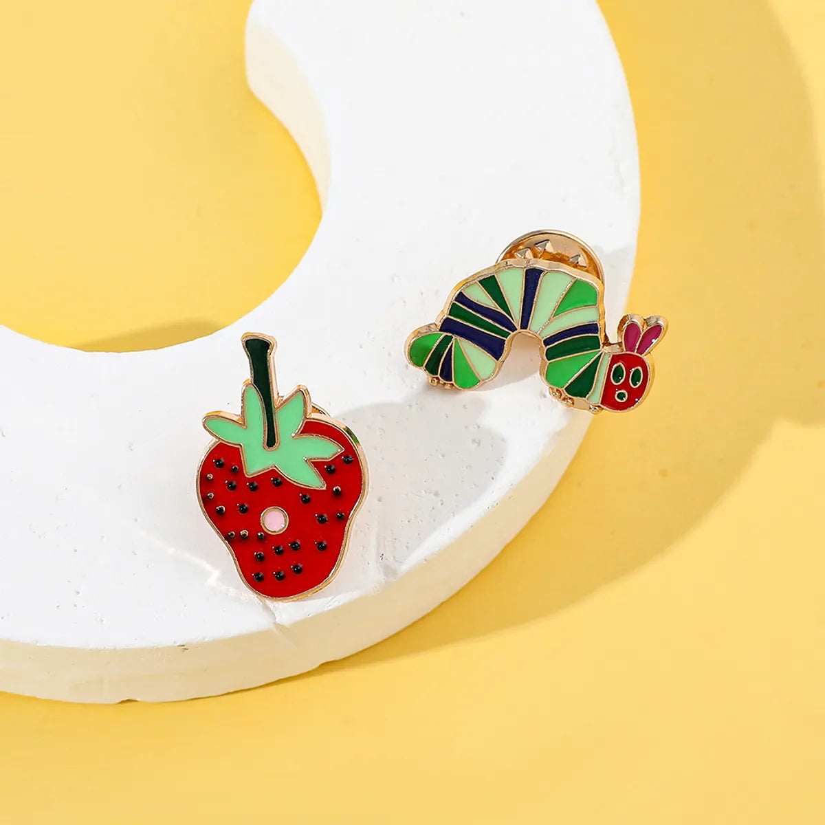 Casual Cute Cartoon Strawberry Alloy Enamel Unisex Brooches