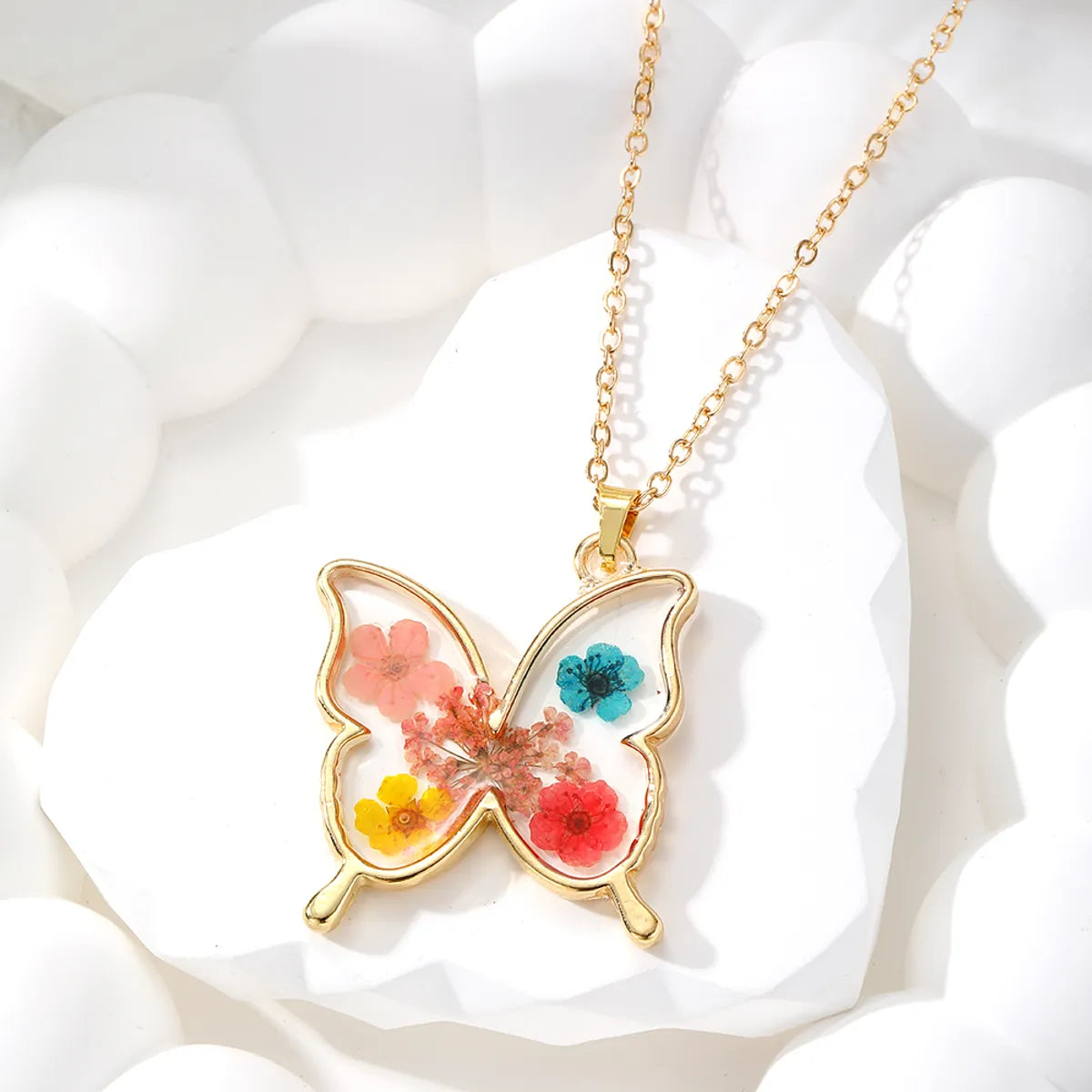 Casual Cute Simple Style Butterfly Alloy Resin Women'S Pendant Necklace