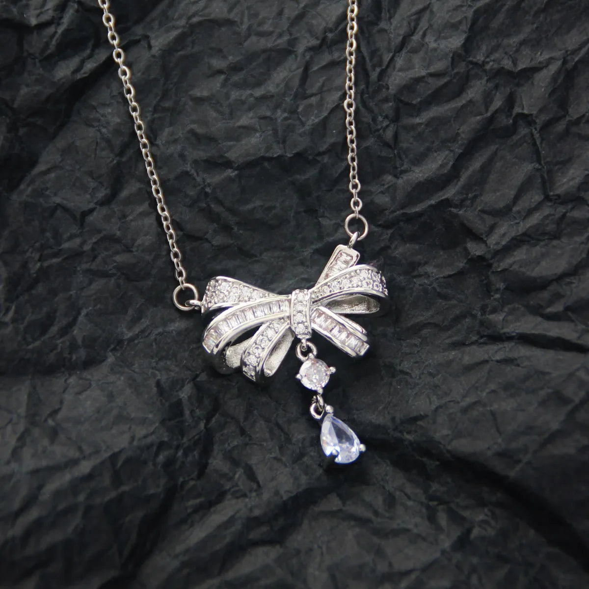 Casual Elegant Basic Moon Heart Shape Bow Knot Titanium Steel Plating Inlay Zircon Pendant Necklace