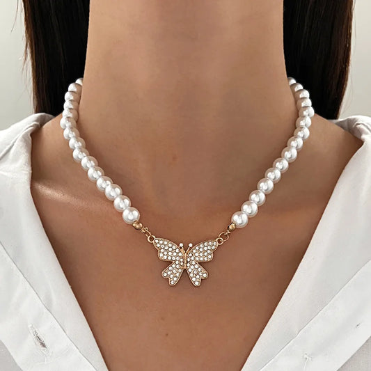 Casual Elegant Butterfly Imitation Pearl Alloy Beaded Inlay Rhinestones Women'S Pendant Necklace