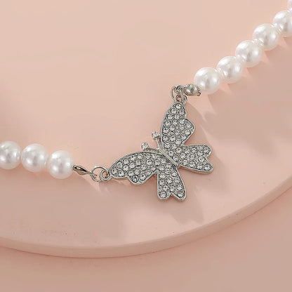 Casual Elegant Butterfly Imitation Pearl Alloy Beaded Inlay Rhinestones Women'S Pendant Necklace