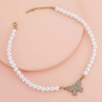 Casual Elegant Butterfly Imitation Pearl Alloy Beaded Inlay Rhinestones Women'S Pendant Necklace