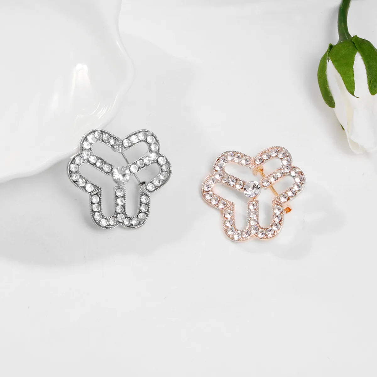 Casual Elegant Flower Alloy Inlay Rhinestones Women'S Brooches