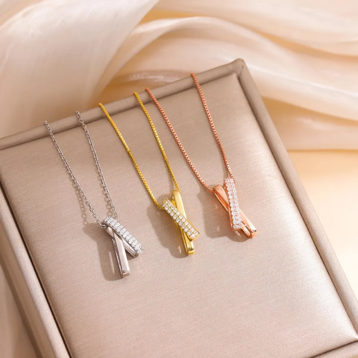 Casual Elegant Luxurious Solid Color Sterling Silver Inlay Artificial Diamond Pendant Necklace