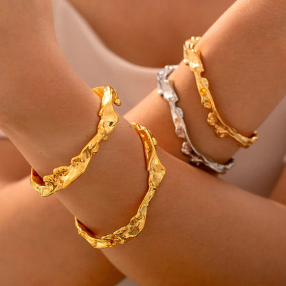 Casual Elegant Modern Style Waves 316 Stainless Steel  18K Gold Plated Bangle In Bulk