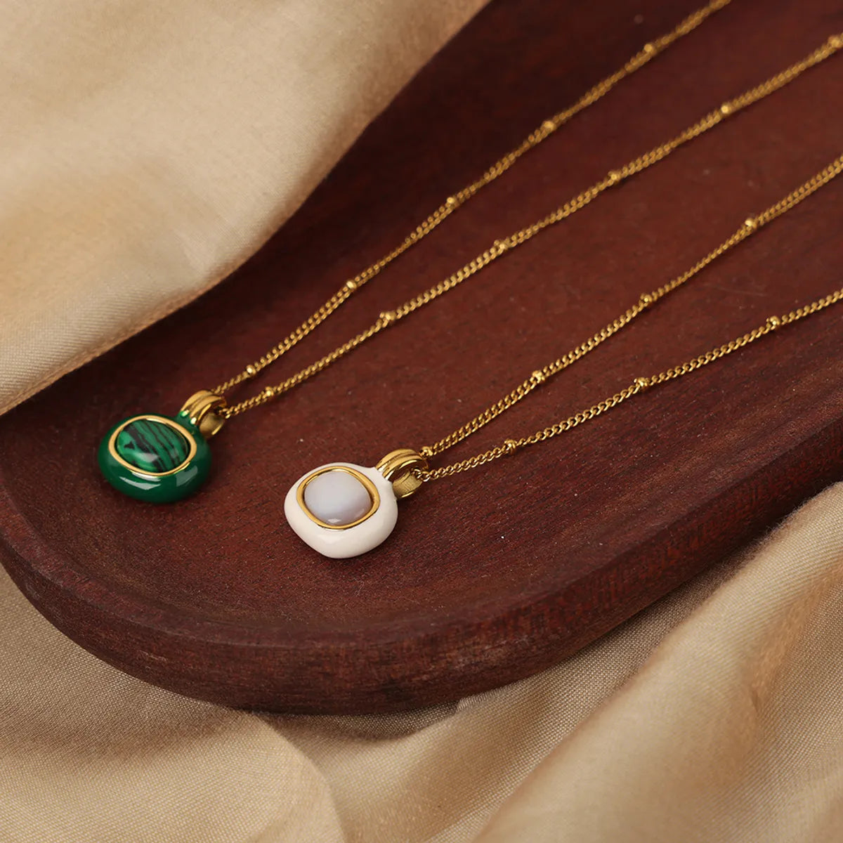 Casual Elegant Simple Style Color Block Malachite Shell Titanium Steel Plating Inlay Malachite Shell 18k Gold Plated Women's Pendant Necklace