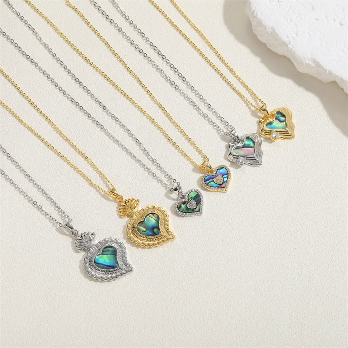 Casual Elegant Simple Style Heart Shape Copper Plating Inlay Zircon 14k Gold Plated White Gold Plated Pendant Necklace