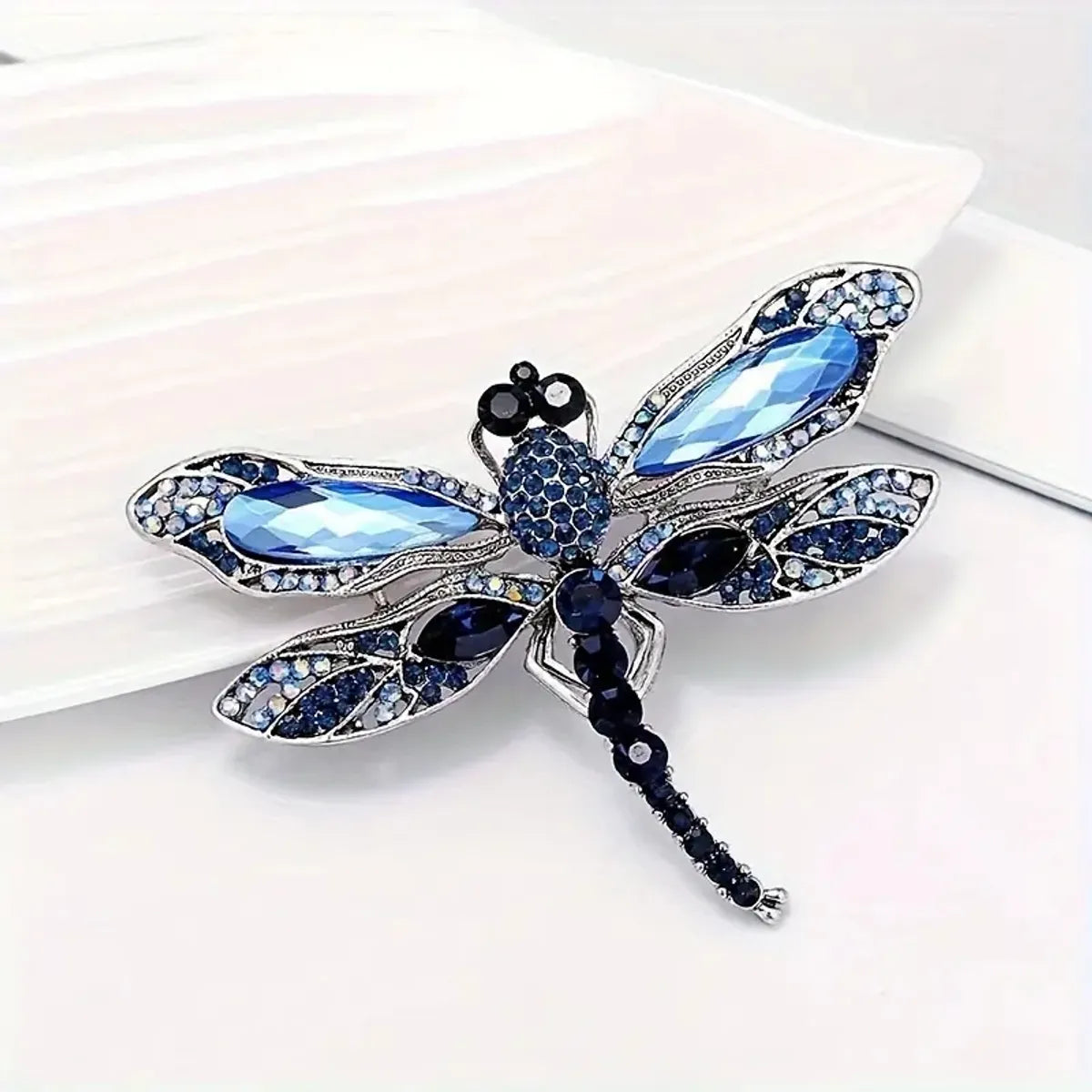 Casual Elegant Sports Dragonfly Alloy Inlay Artificial Rhinestones Glass Stone Women'S Scarf Ring Brooches 1 Piece