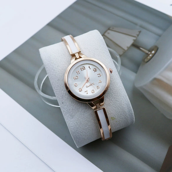 Casual Female Quartz Watch Alloy Strap Round Dial