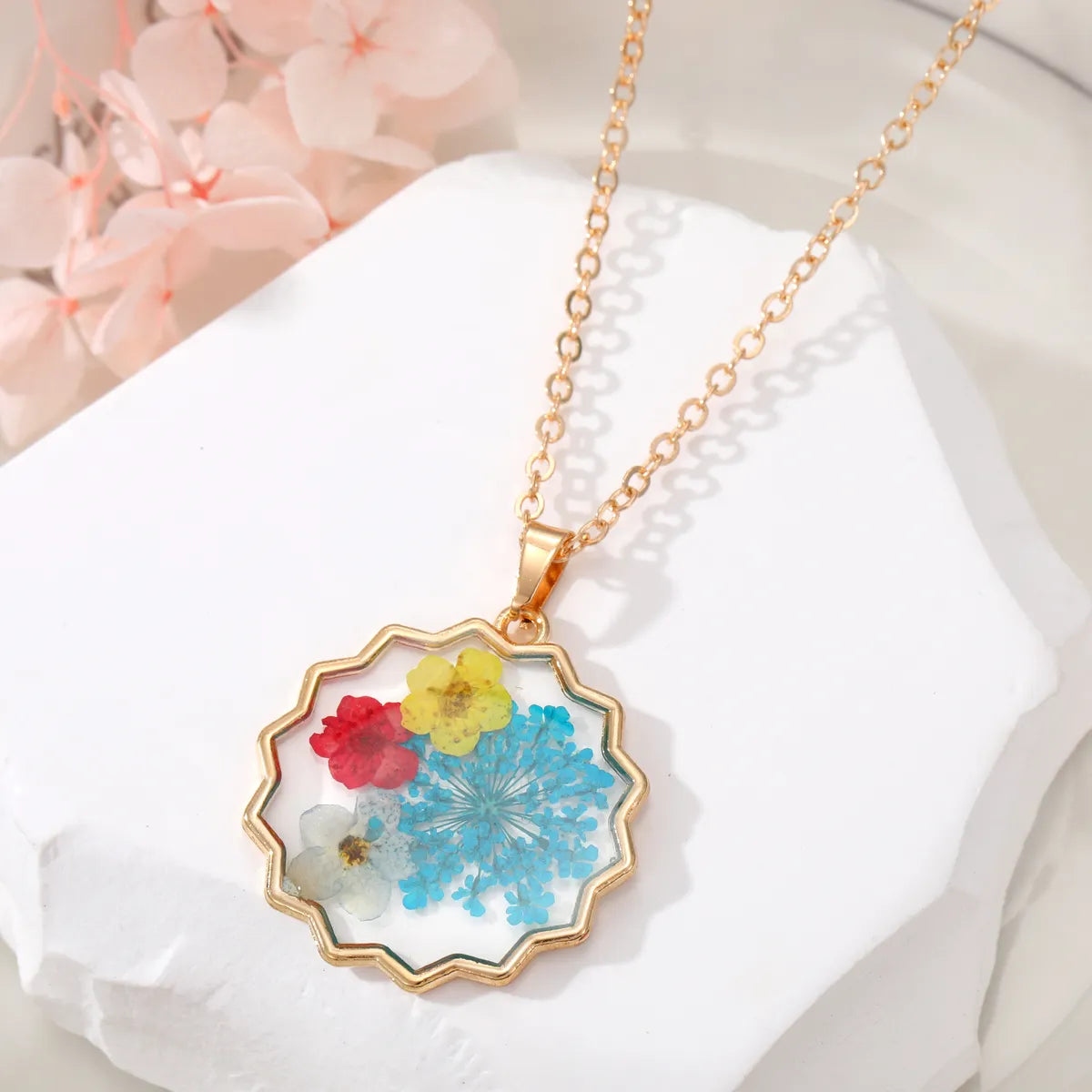 Casual Flower Petal Butterfly Alloy Resin Women's Pendant Necklace 1 Piece