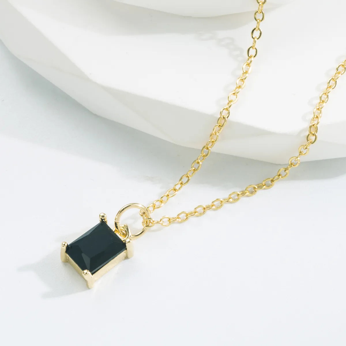 Casual Geometric Copper Gold Plated Zircon Pendant Necklace 1 Piece