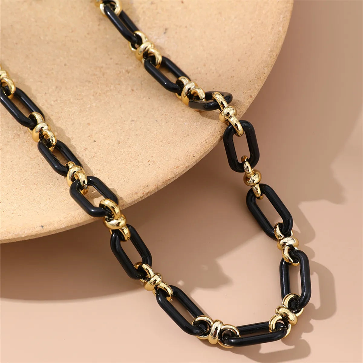 Casual Hip-Hop Retro Solid Color Plastic Chain Unisex Necklace