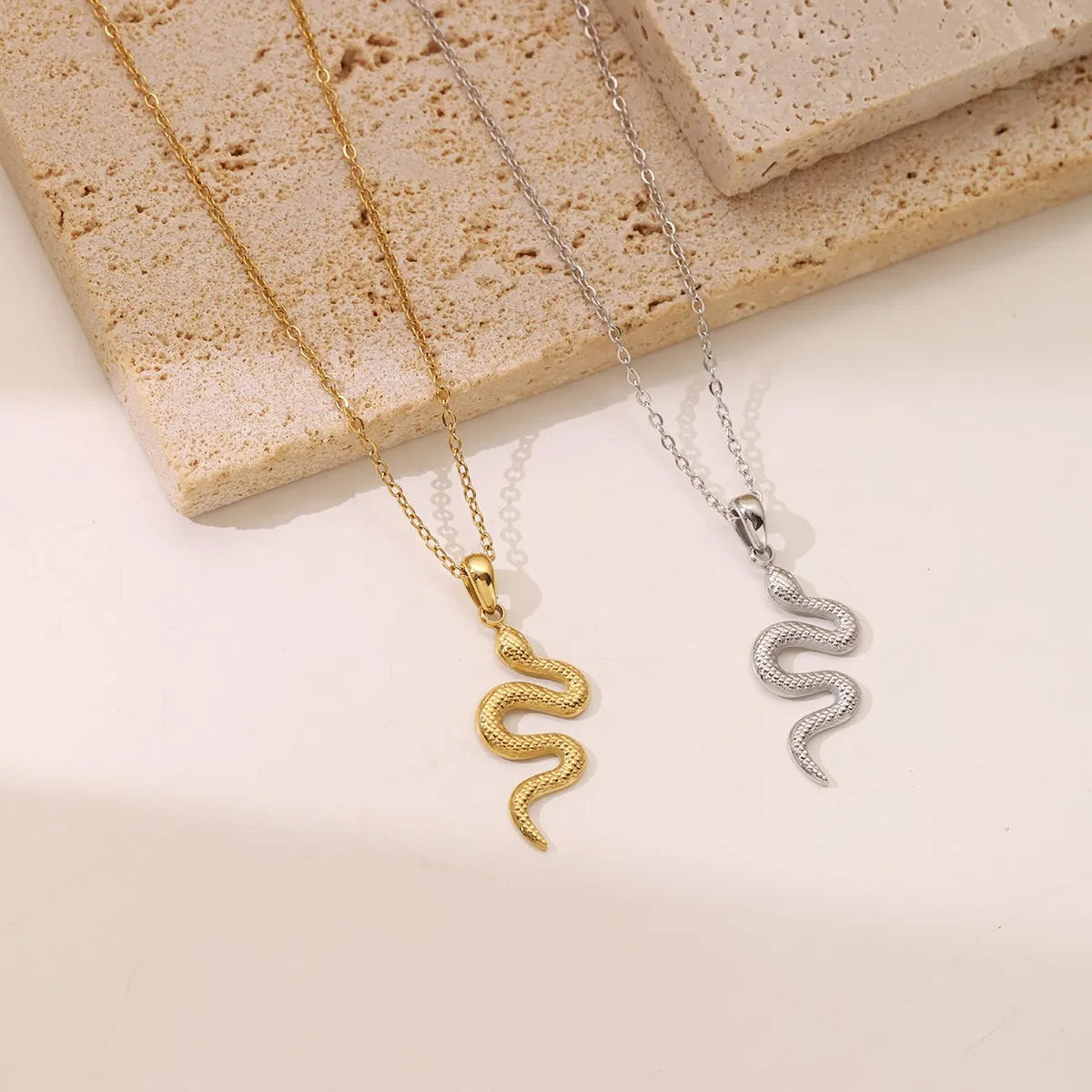 Casual Hip-hop Simple Style Snake Stainless Steel Plating White Gold Plated Gold Plated Pendant Necklace