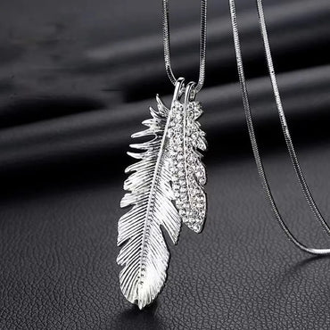 Casual Korean Style Feather Silver Plated Rhinestones Zinc Alloy Wholesale Pendant Necklace