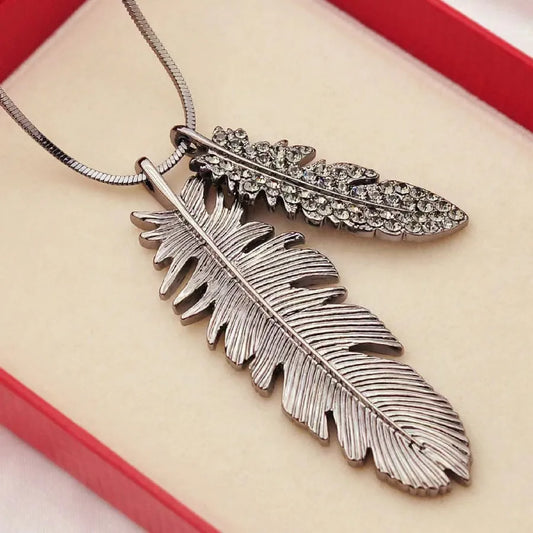 Casual Korean Style Feather Silver Plated Rhinestones Zinc Alloy Wholesale Pendant Necklace