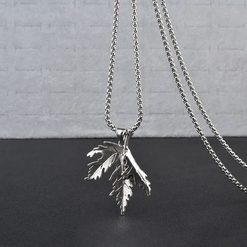 Casual Retro Maple Leaf Stainless Steel Alloy Plating Silver Plated Men'S Pendant Necklace