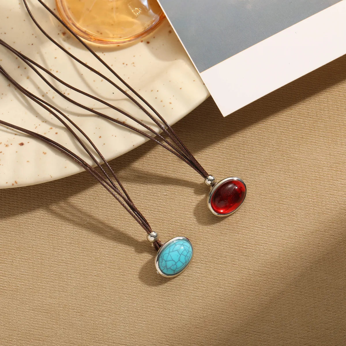 Casual Retro Oval Alloy Leather Rope Inlay Turquoise Resin Women'S Necklace