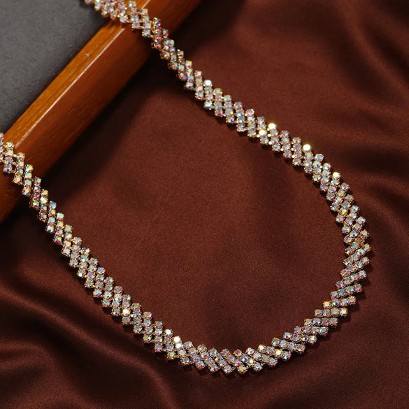 Casual Retro Shiny Geometric Alloy Plating Inlay Rhinestones Gold Plated Women's Necklace