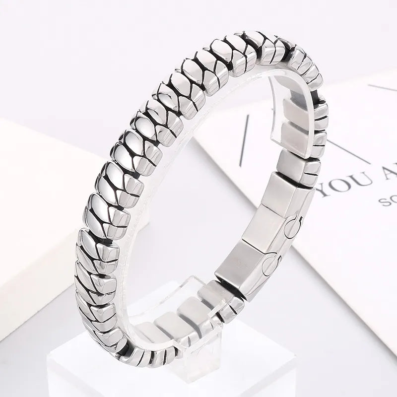 Casual Retro Solid Color Titanium Steel Men'S Bangle