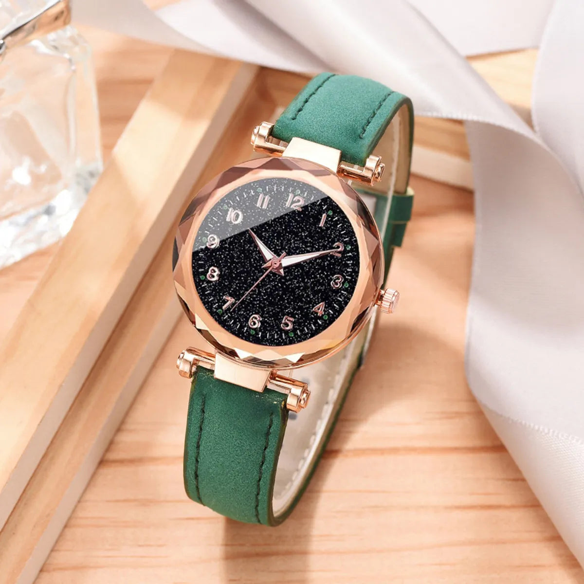 Casual Round Buckle Quartz Women'S Watches