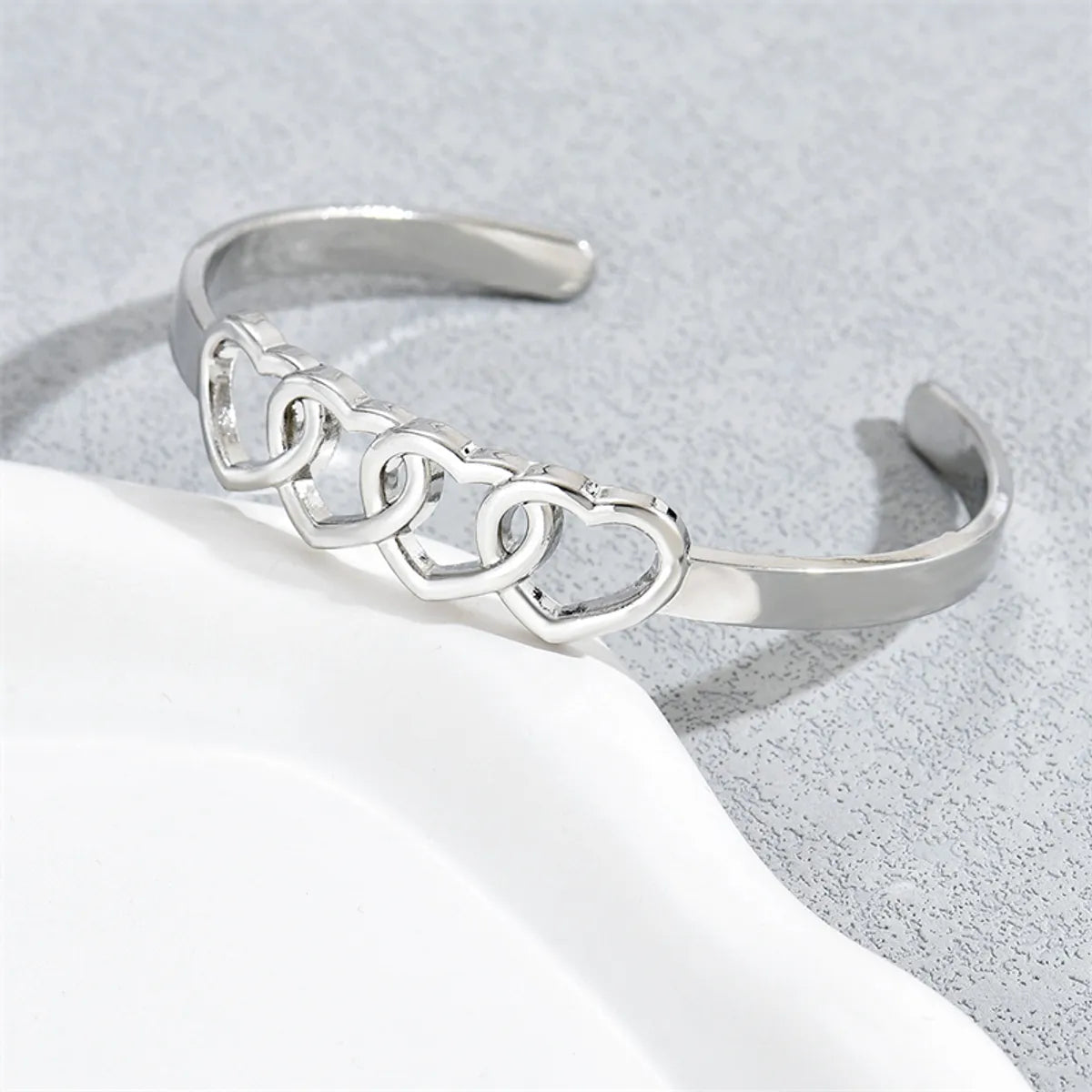 Casual Simple Style Commute Heart Shape Alloy Wholesale Cuff Bracelets