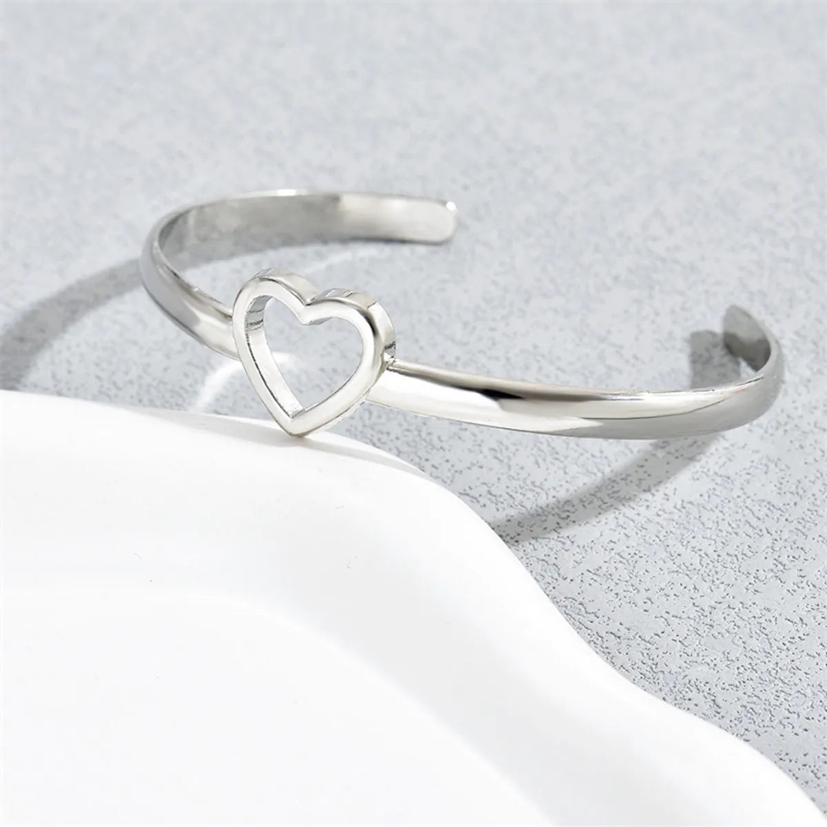 Casual Simple Style Commute Heart Shape Alloy Wholesale Cuff Bracelets