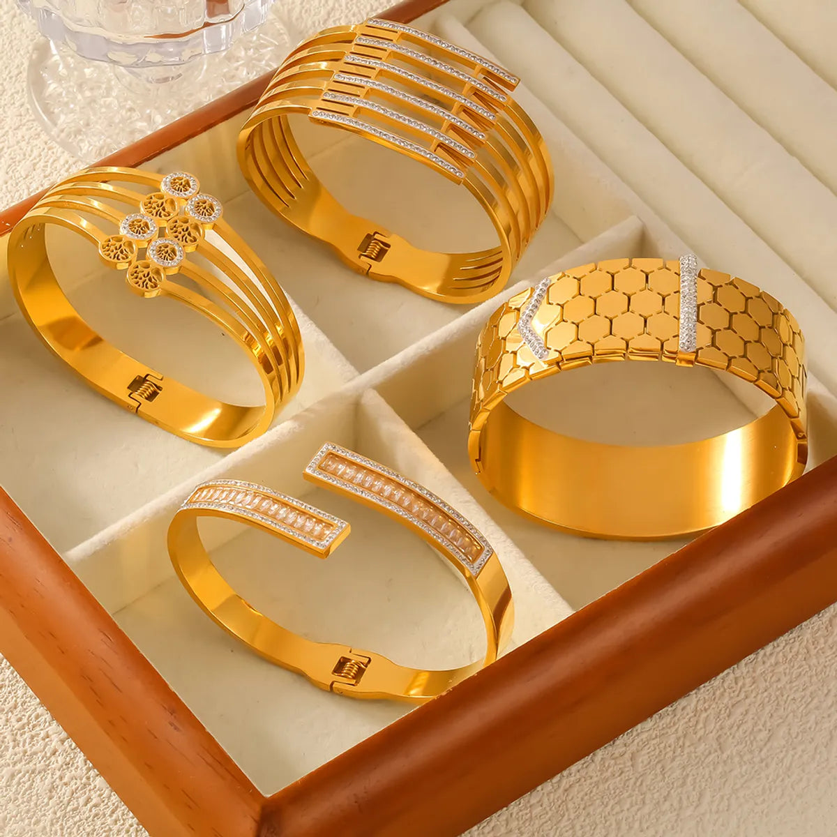 Casual Simple Style Hexagon Round Titanium Steel 18K Gold Plated Rhinestones Bangle In Bulk