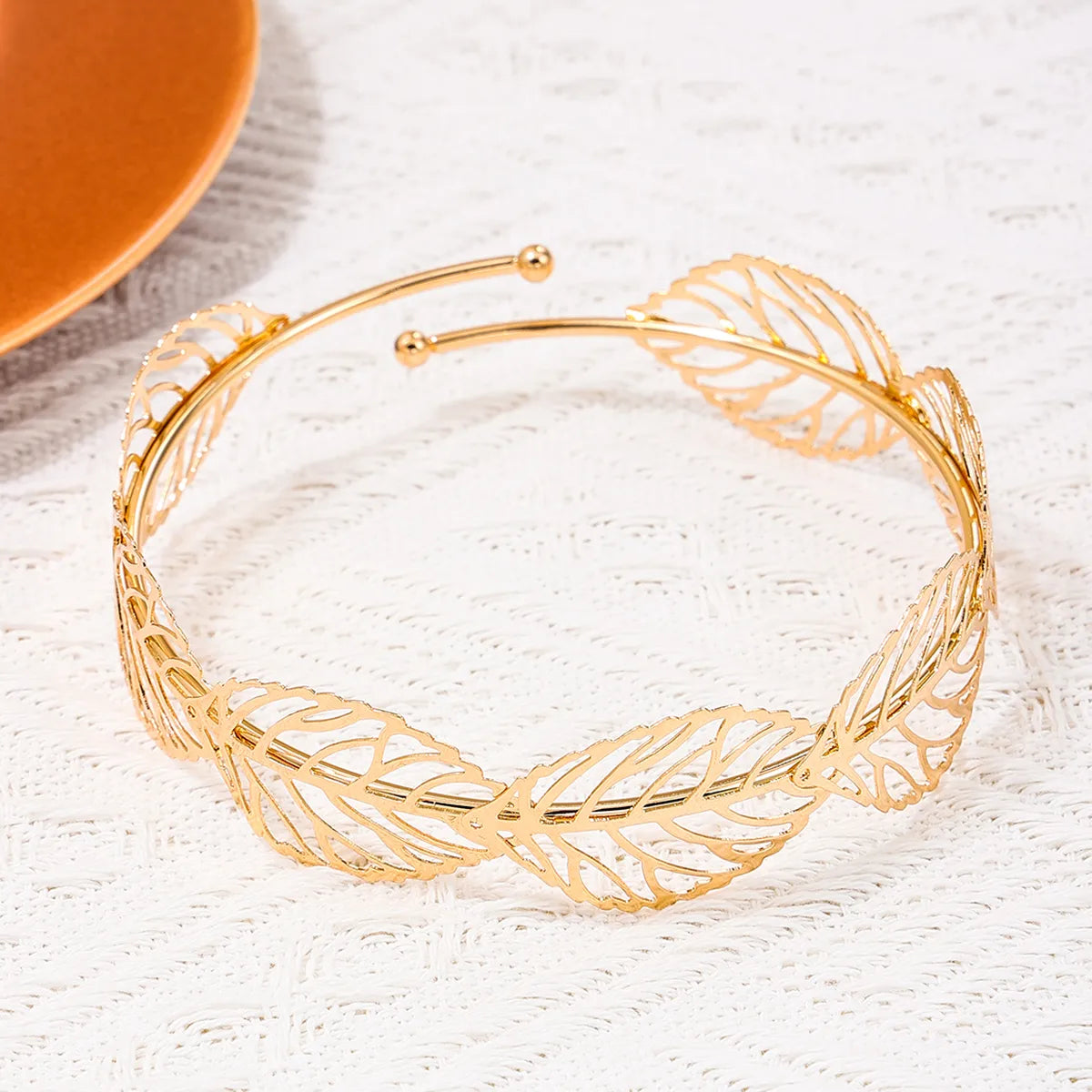 Casual Simple Style Leaves Alloy Plating Hollow Out 14k Gold Plated Women'S Arm Bracelet