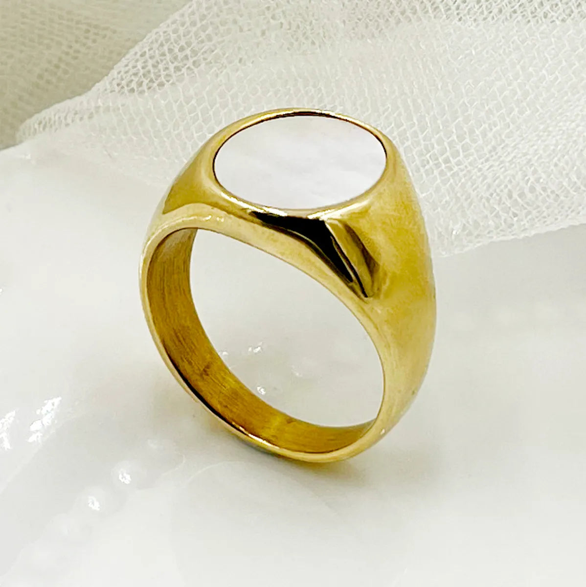 Casual Simple Style Round Stainless Steel Metal Polishing Plating Inlay Shell Gold Plated Women's Rings