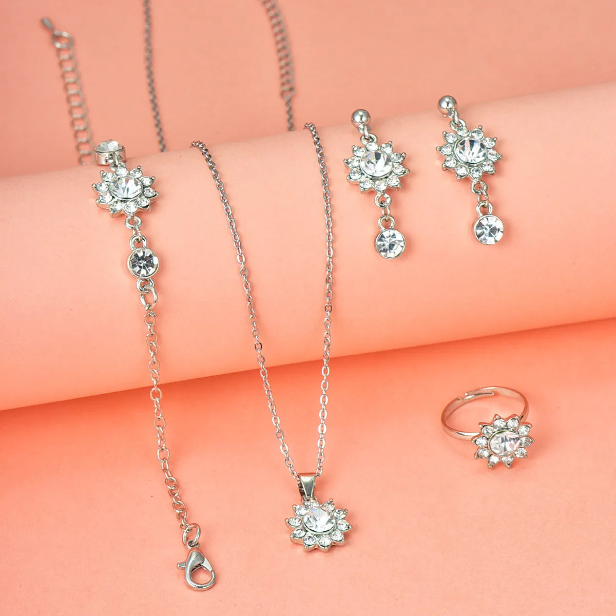 Casual Simple Style Shiny Round Flower Alloy Inlay Rhinestones Women'S Jewelry Set