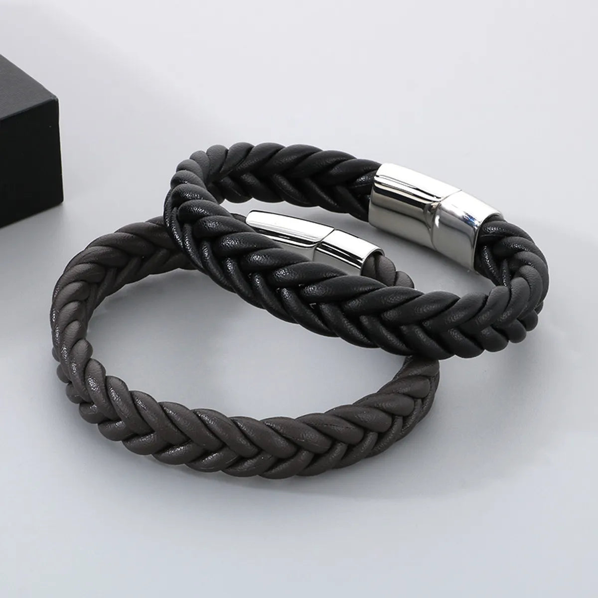 Casual Simple Style Solid Color 304 Stainless Steel Cowhide Leather Braid Men'S Bangle