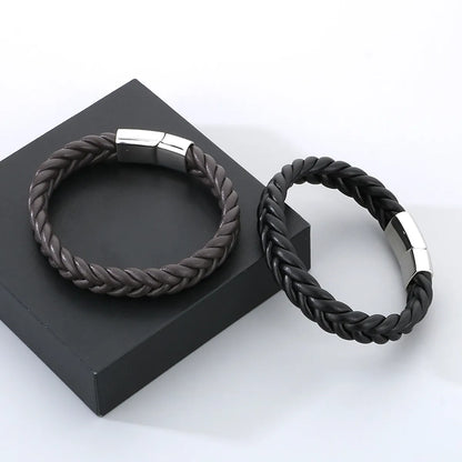 Casual Simple Style Solid Color 304 Stainless Steel Cowhide Leather Braid Men'S Bangle