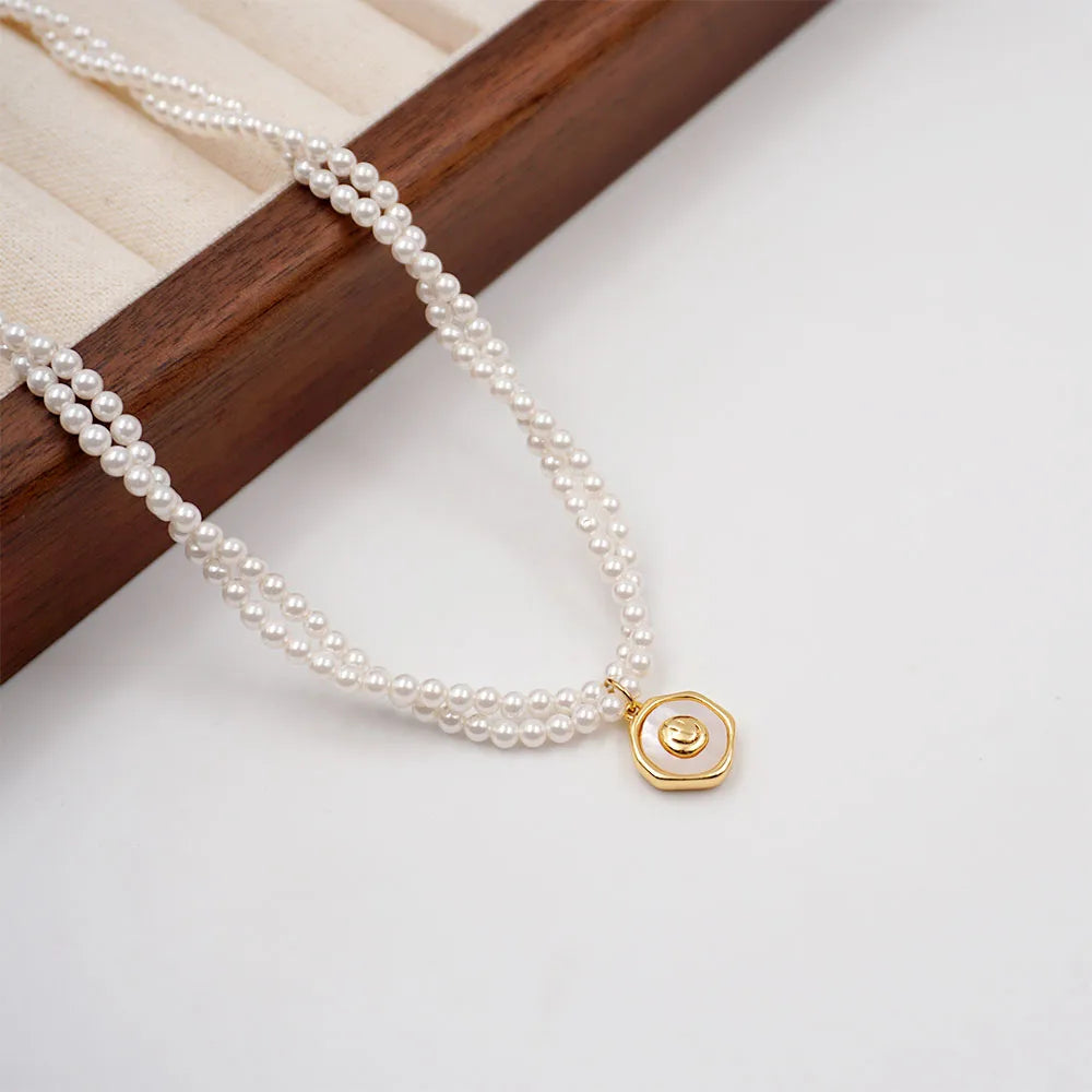 Casual Vacation Simple Style Flower Imitation Pearl Copper Beaded Shell Gold Plated Women'S Pendant Necklace