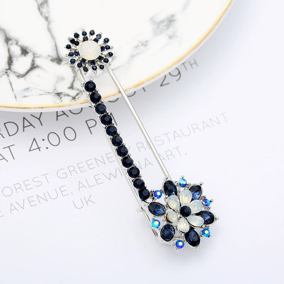 Christmas Zinc Alloy Brooch Pin With Electroplated Finish Geometric Doll Design Simple Unisex Fashion Accessory