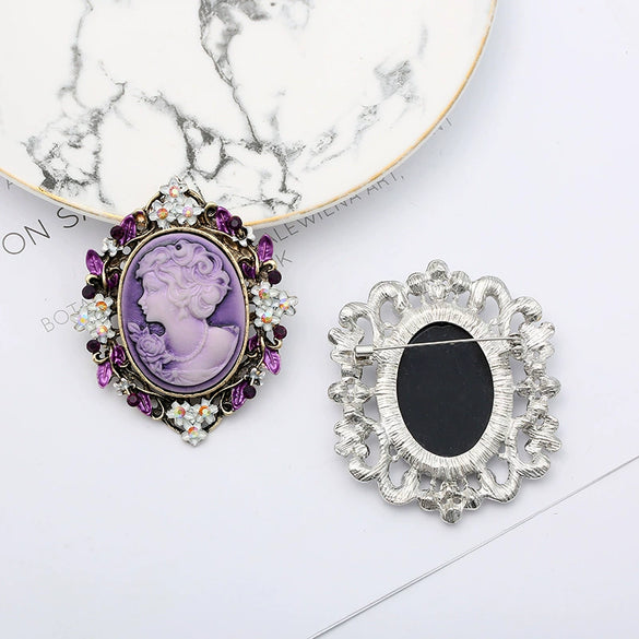 Christmas Zinc Alloy Brooch Pin With Electroplated Finish Geometric Doll Design Simple Unisex Fashion Accessory
