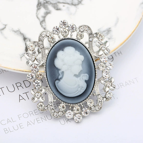 Christmas Zinc Alloy Brooch Pin With Electroplated Finish Geometric Doll Design Simple Unisex Fashion Accessory