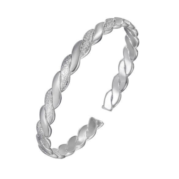 Classic Fashion Silver Plated Copper Love Interwoven Bracelet With Electroplated Craftsmanship For Women