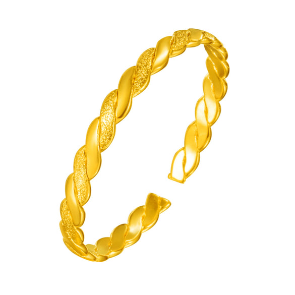 Classic Fashion Silver Plated Copper Love Interwoven Bracelet With Electroplated Craftsmanship For Women