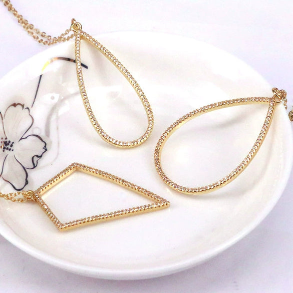 Classic Simple Copper Gold Plated Necklace With Micro Inlaid Zircon Water Drop Geometric Pendant On Water Wave Chain For Unisex Wear