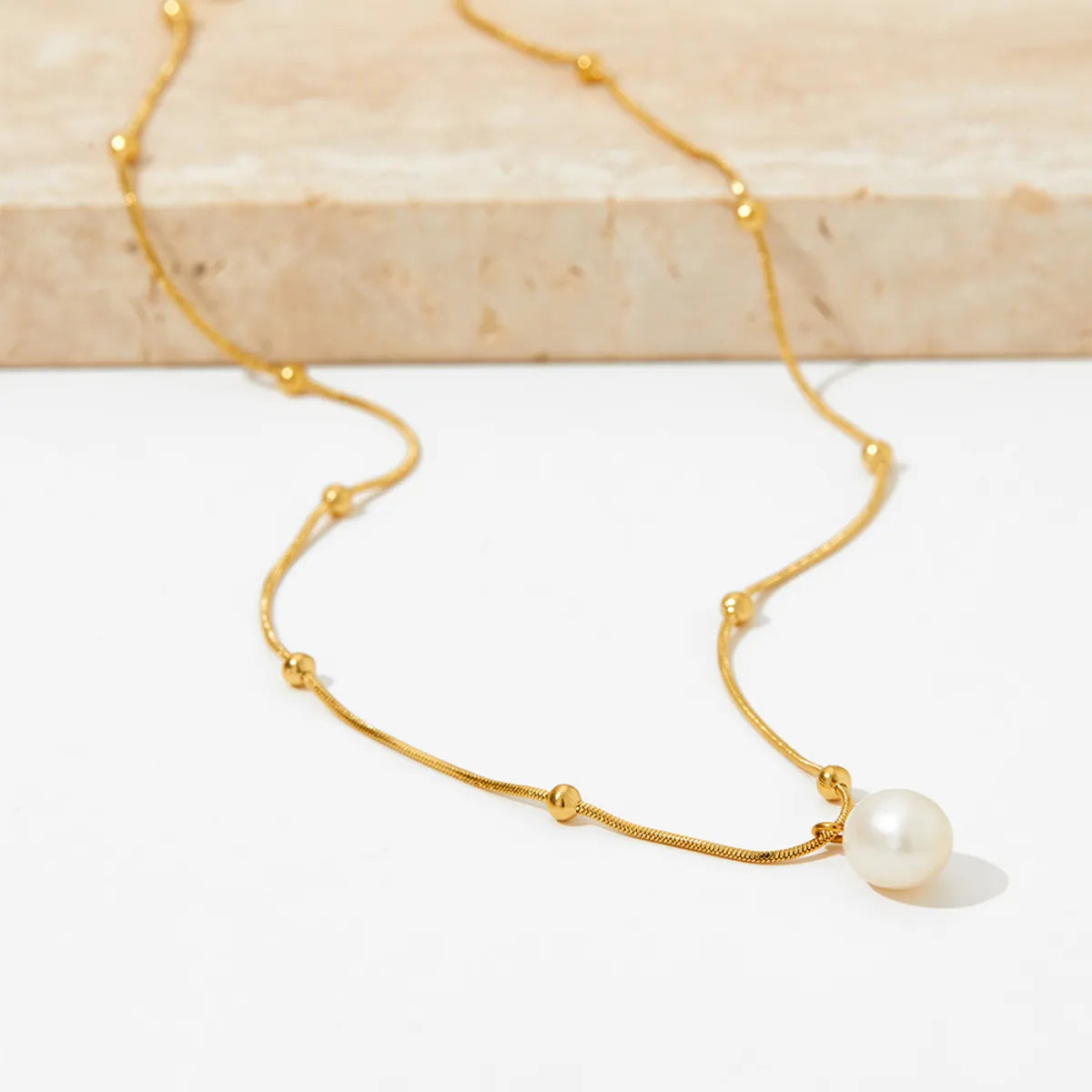 Classic Style Solid Color Stainless Steel Pearl Pendant Necklace