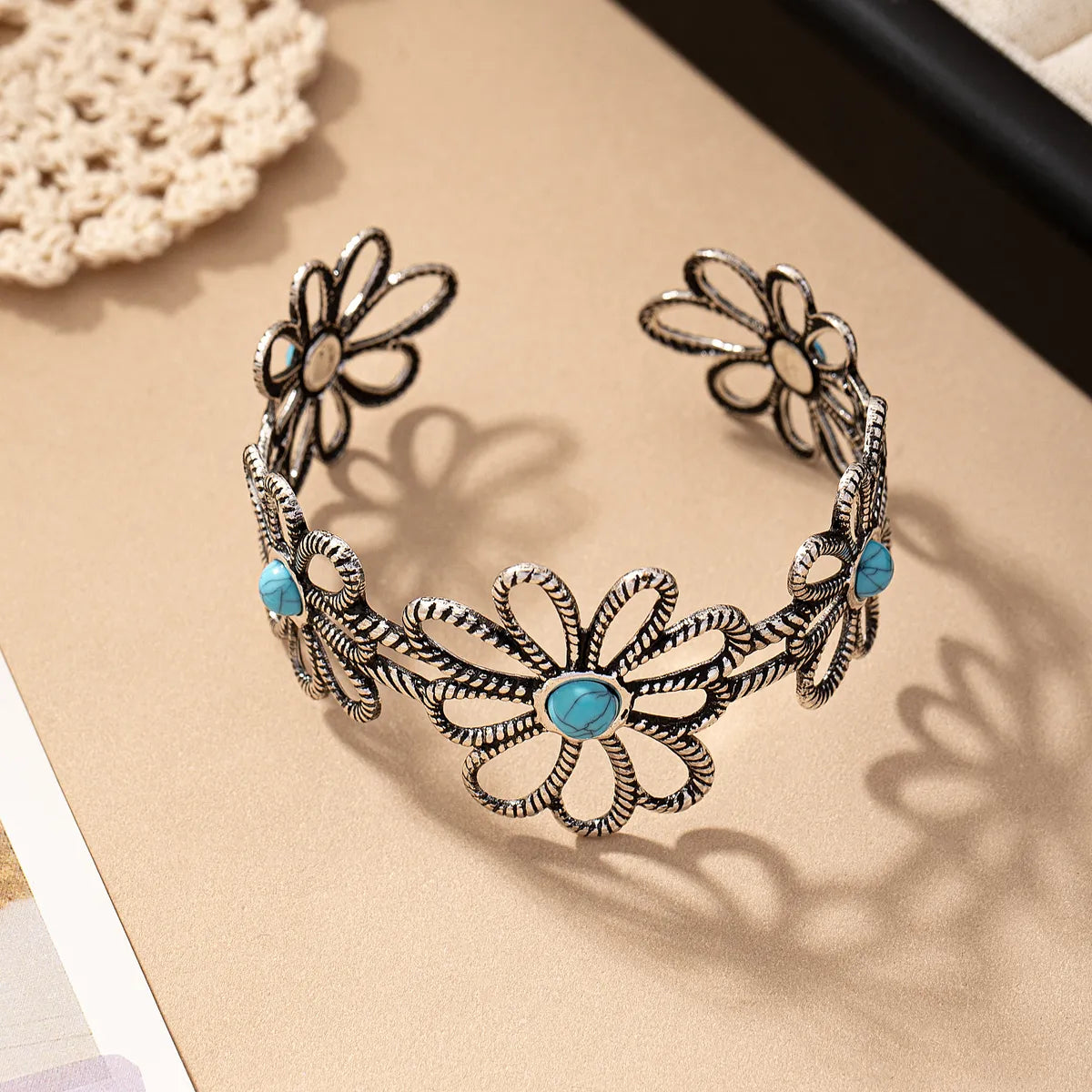 Classical Retro Flower Acrylic Alloy Wholesale Bangle