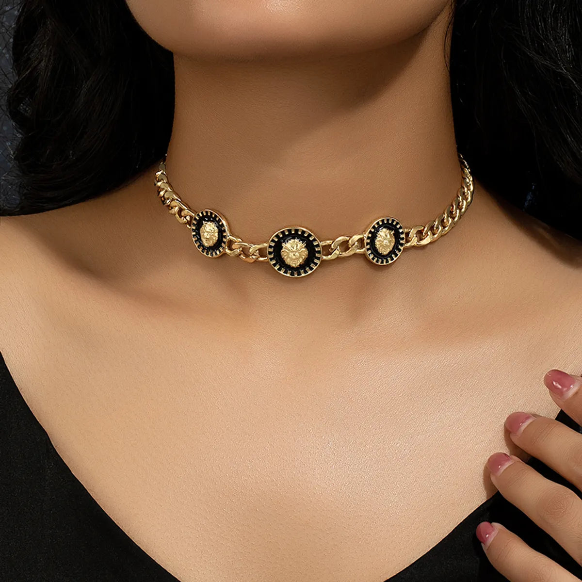 Classical Retro Heart Shape Lion Gold Plated Alloy Wholesale Choker