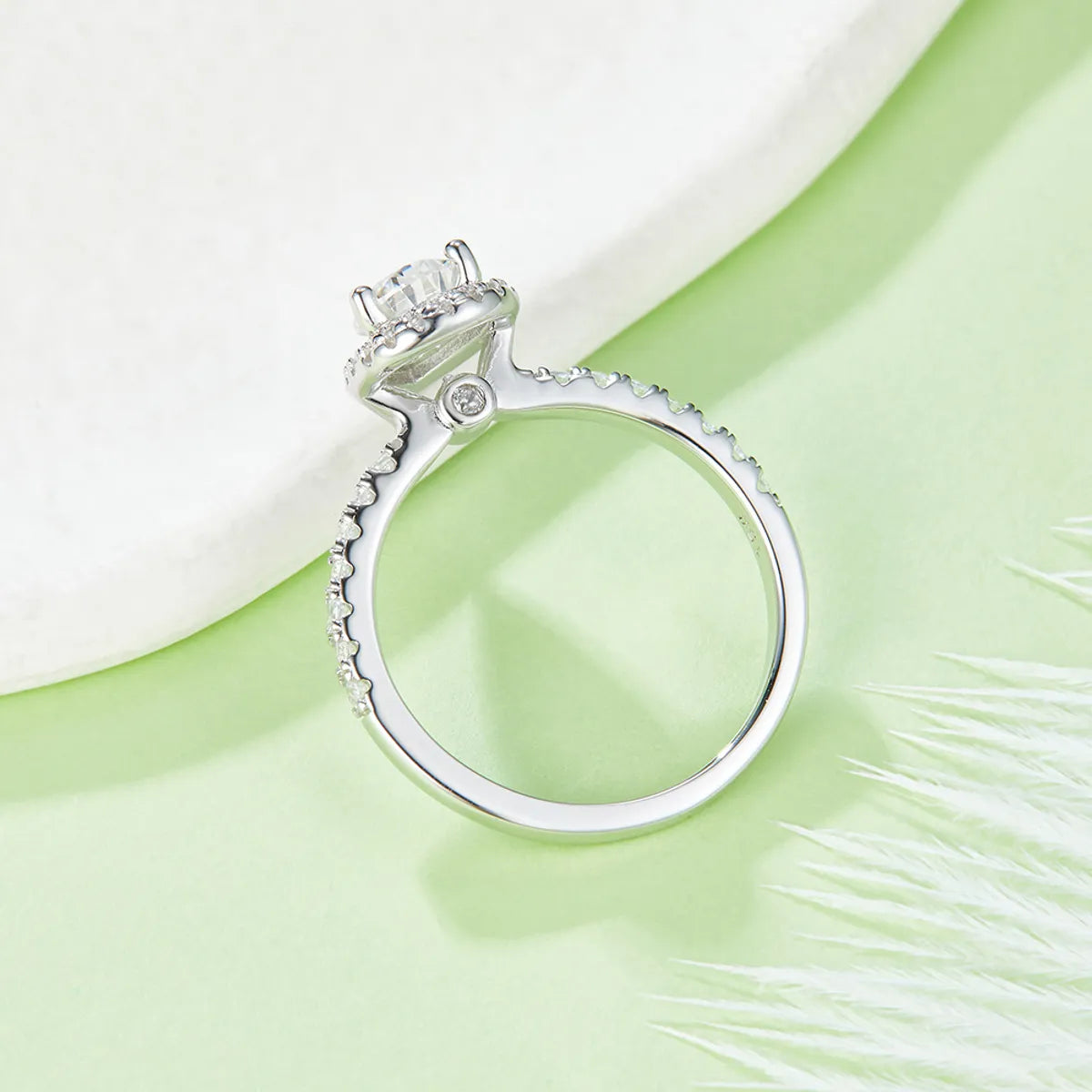 Classical Solid Color Sterling Silver Hollow Out Inlay Moissanite Rhodium Plated Silver Plated Rings