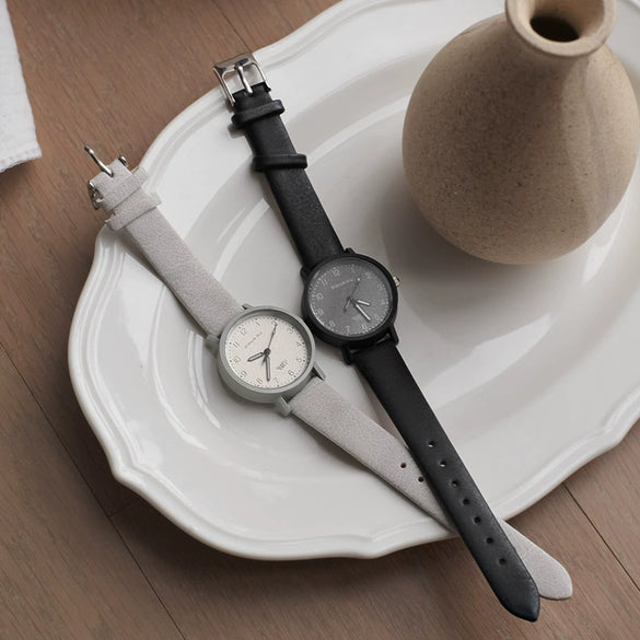 College Style Women's Alloy Case Ordinary Glass Mirror Quartz Digital Scale Retro Artistic Leisure Watch