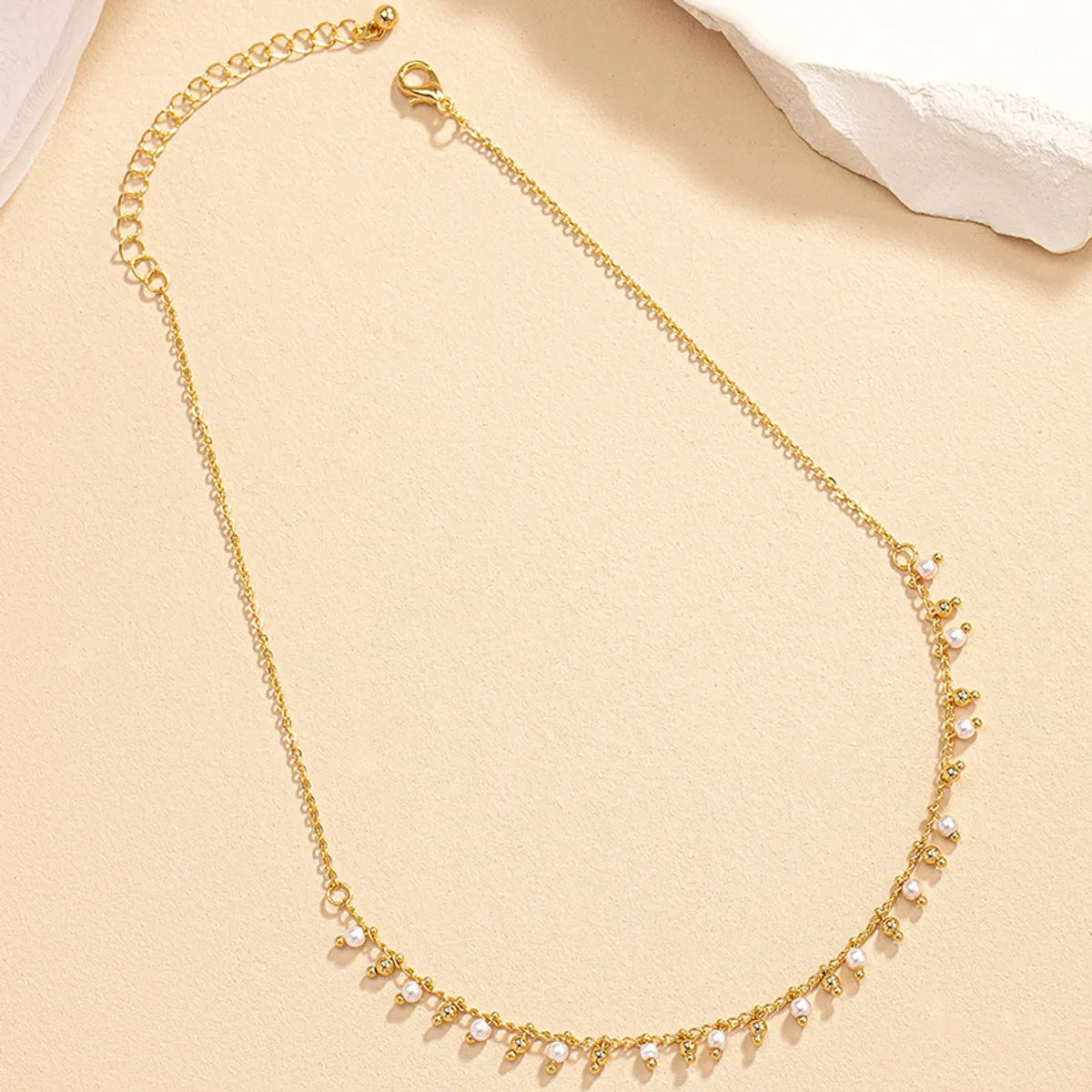 Commute Round Alloy Inlay Pearl Women's Necklace