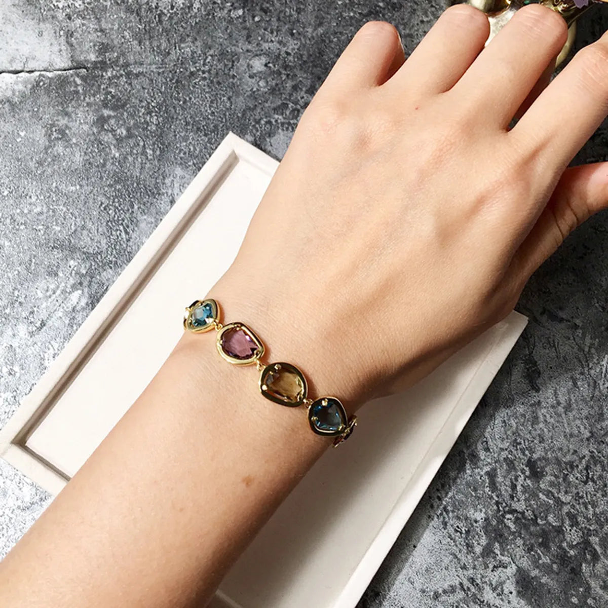 Commute Shiny Geometric Copper Inlay Artificial Crystal Bracelets